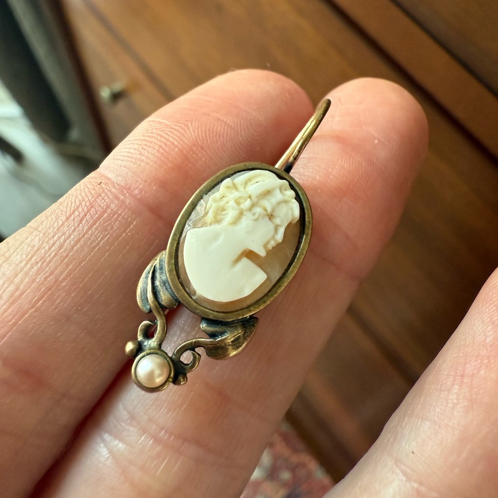 Extasia Cameo Earrings - Picture 2 of 4